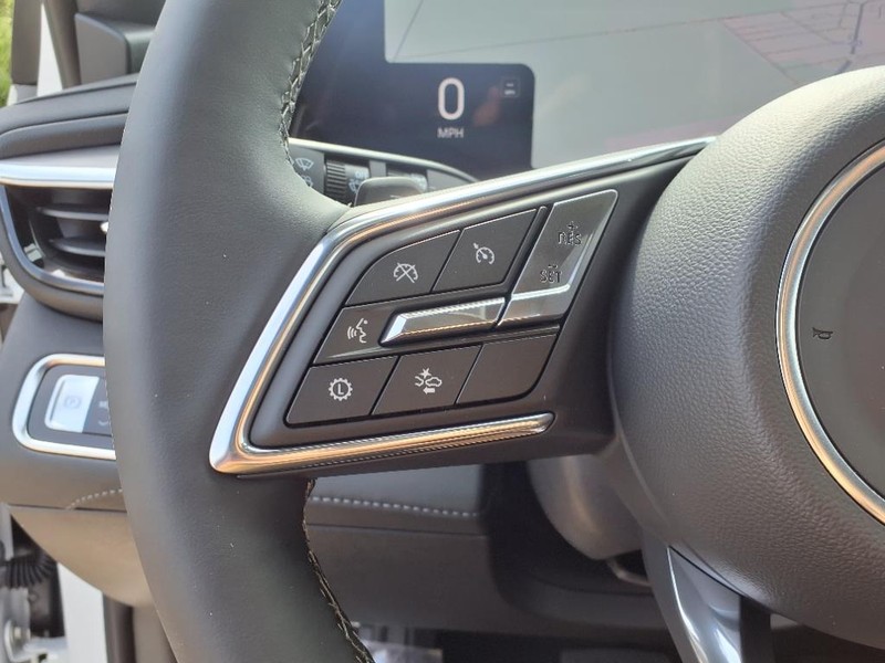 Buick Enclave Vehicle Full-screen Gallery Image 12