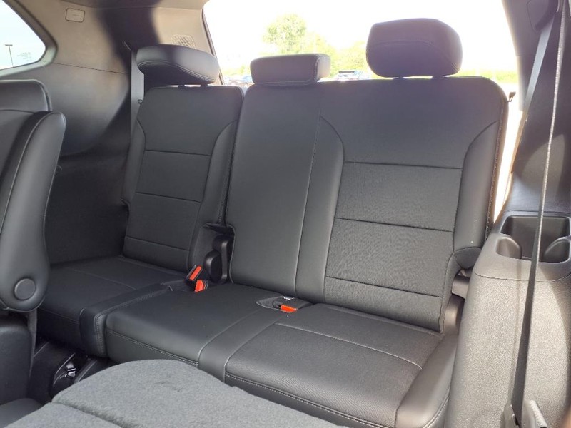 Buick Enclave Vehicle Full-screen Gallery Image 19