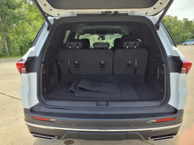 Buick Enclave Vehicle Full-screen Gallery Image 20