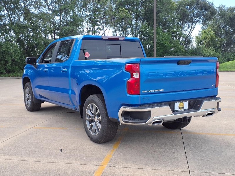 Chevrolet Silverado 1500 Vehicle Full-screen Gallery Image 3
