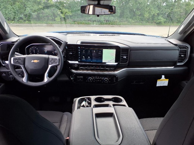 Chevrolet Silverado 1500 Vehicle Full-screen Gallery Image 4