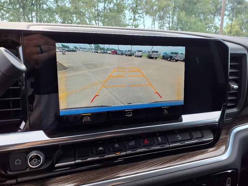 Chevrolet Silverado 1500 Vehicle Full-screen Gallery Image 9