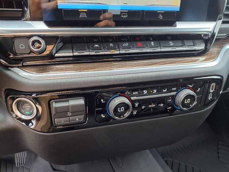 Chevrolet Silverado 1500 Vehicle Full-screen Gallery Image 10