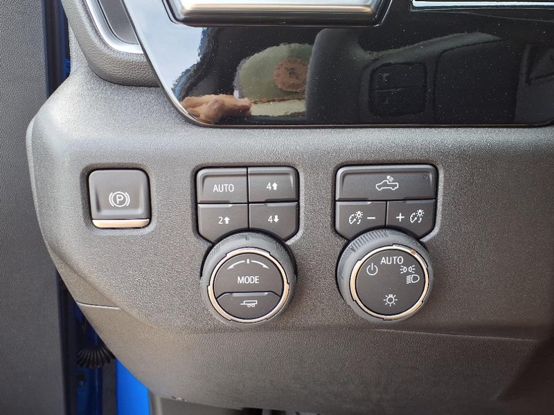 Chevrolet Silverado 1500 Vehicle Full-screen Gallery Image 14