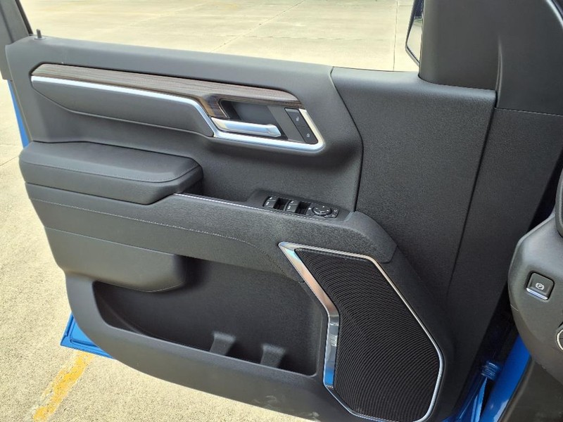 Chevrolet Silverado 1500 Vehicle Full-screen Gallery Image 15