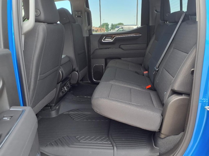 Chevrolet Silverado 1500 Vehicle Full-screen Gallery Image 17