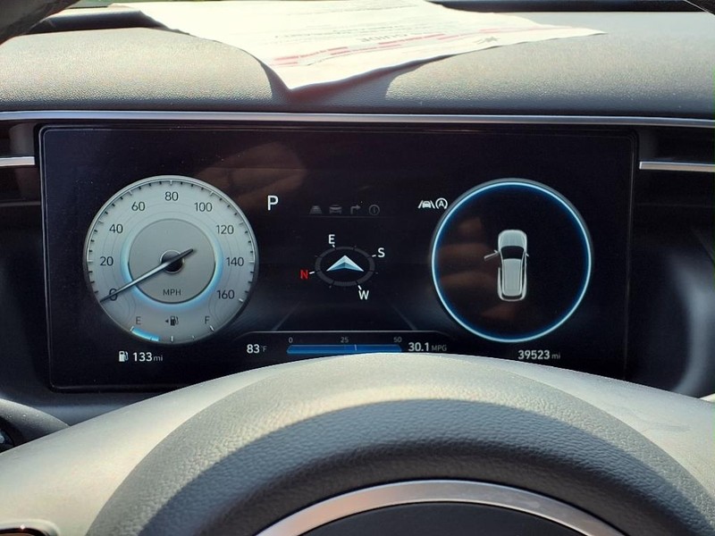 Hyundai Tucson Vehicle Full-screen Gallery Image 19