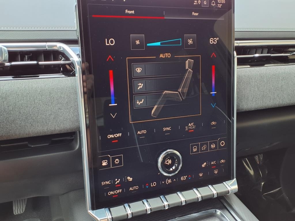 GMC Sierra EV Vehicle Full-screen Gallery Image 12