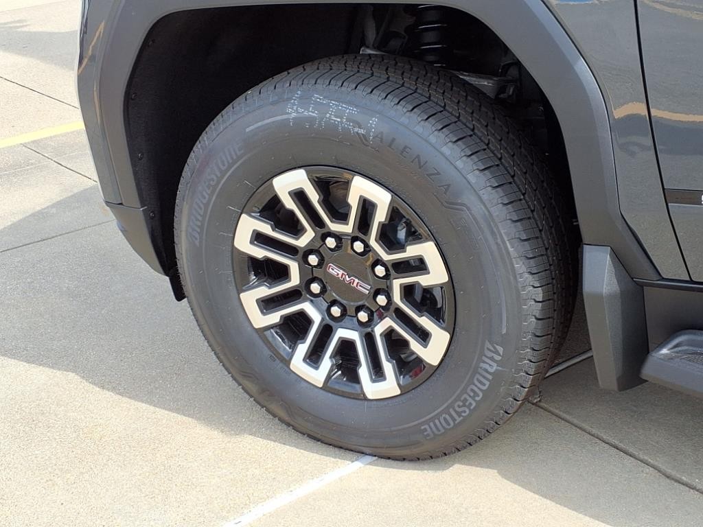 GMC Sierra EV Vehicle Full-screen Gallery Image 20