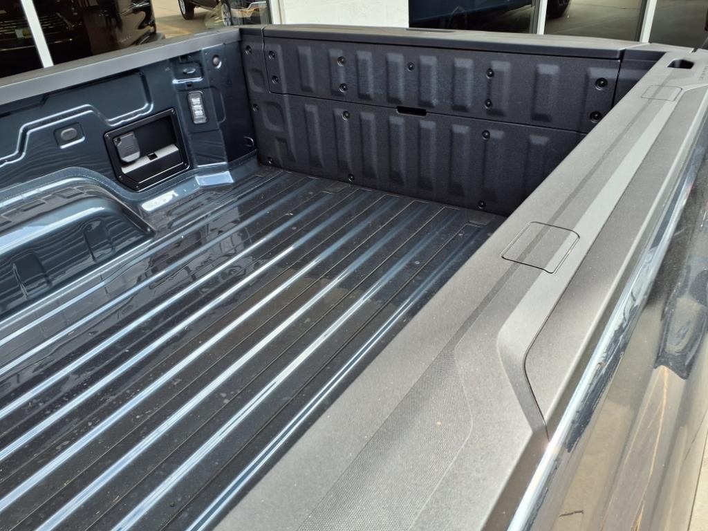 GMC Sierra EV Vehicle Full-screen Gallery Image 23