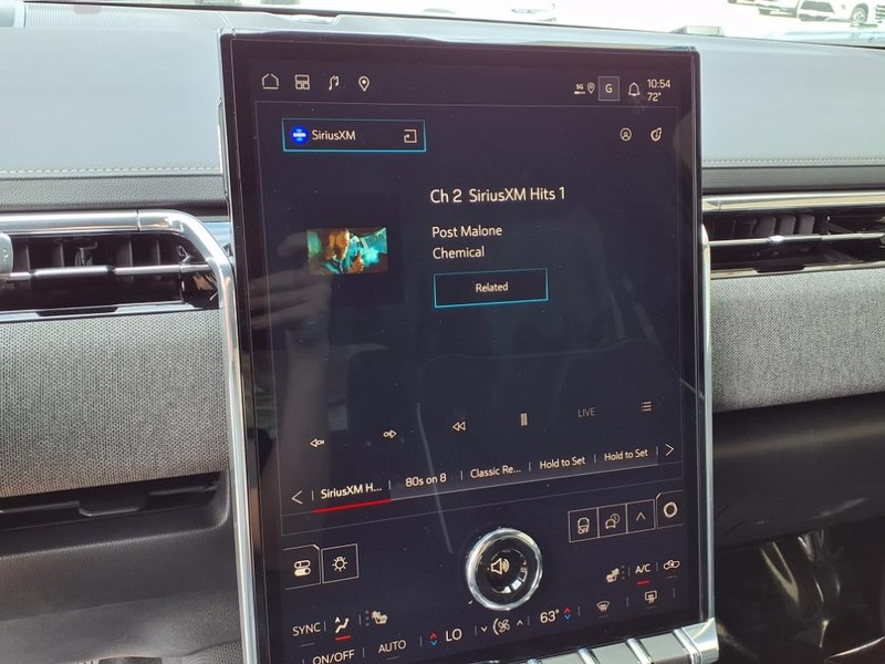 GMC Sierra EV Vehicle Full-screen Gallery Image 9