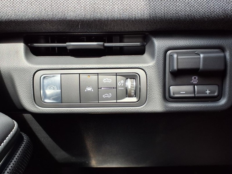 GMC Sierra EV Vehicle Full-screen Gallery Image 18