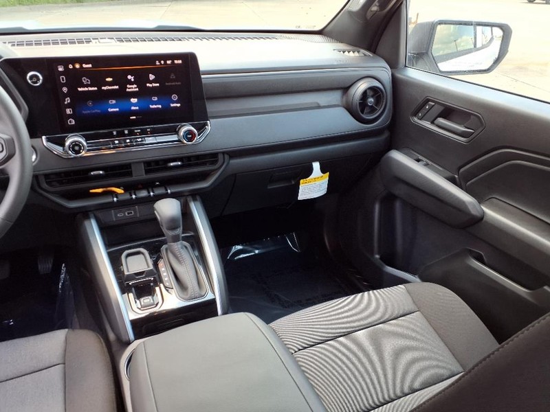 Chevrolet Colorado Vehicle Full-screen Gallery Image 6