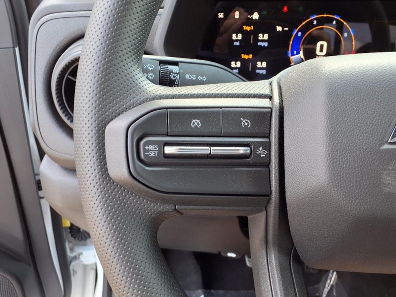 Chevrolet Colorado Vehicle Full-screen Gallery Image 11