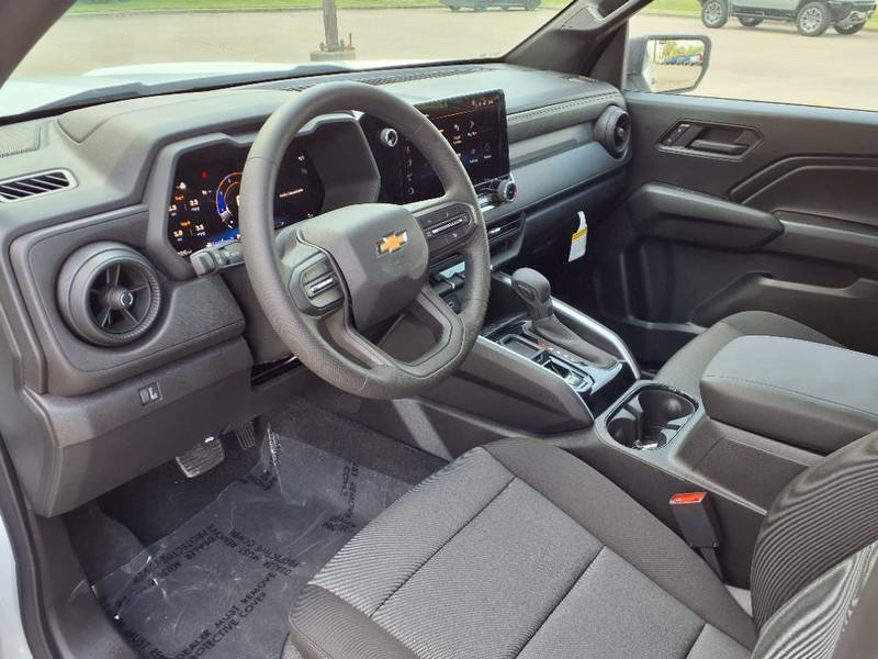 Chevrolet Colorado Vehicle Full-screen Gallery Image 15