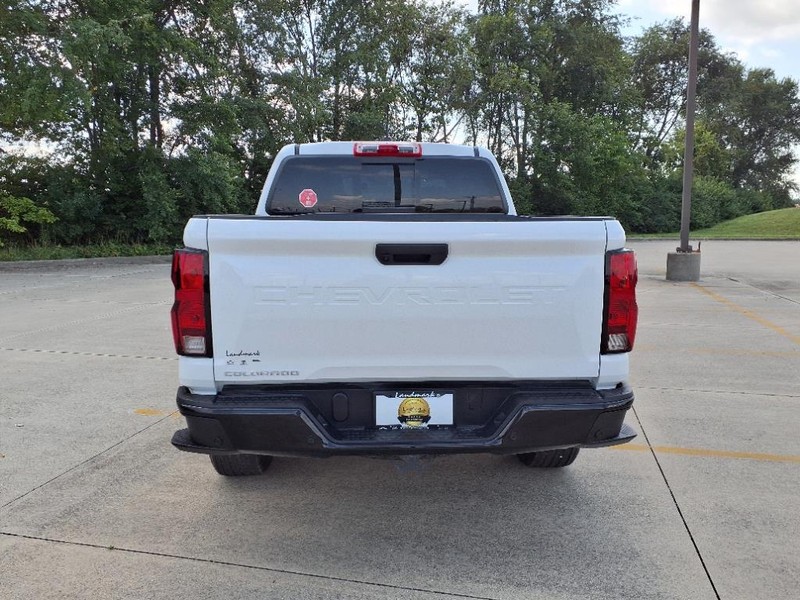 Chevrolet Colorado Vehicle Full-screen Gallery Image 18