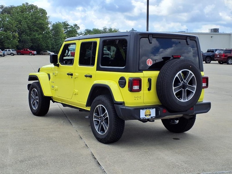 Jeep Wrangler Vehicle Full-screen Gallery Image 3