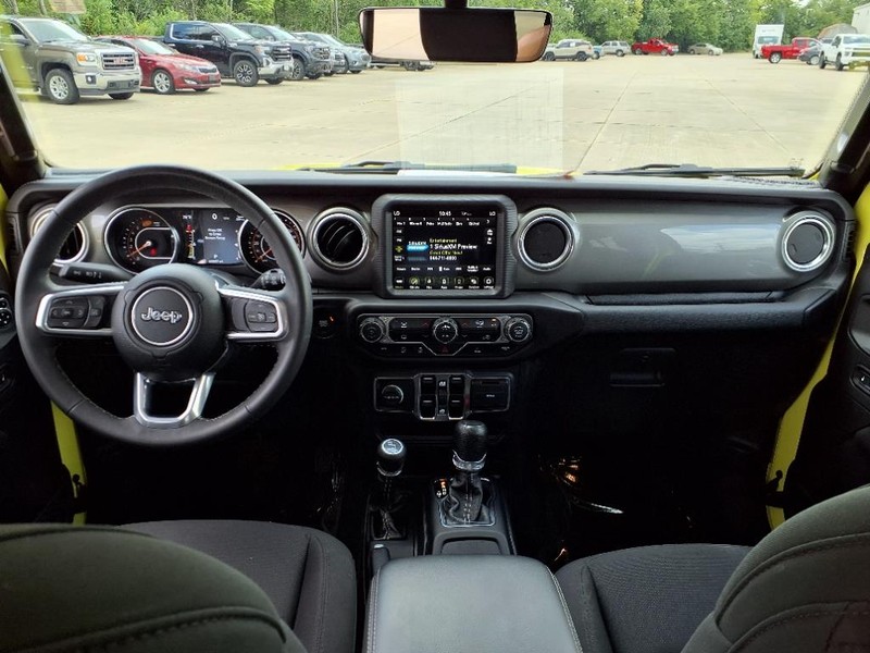 Jeep Wrangler Vehicle Full-screen Gallery Image 8