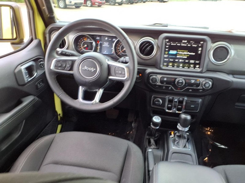 Jeep Wrangler Vehicle Full-screen Gallery Image 11