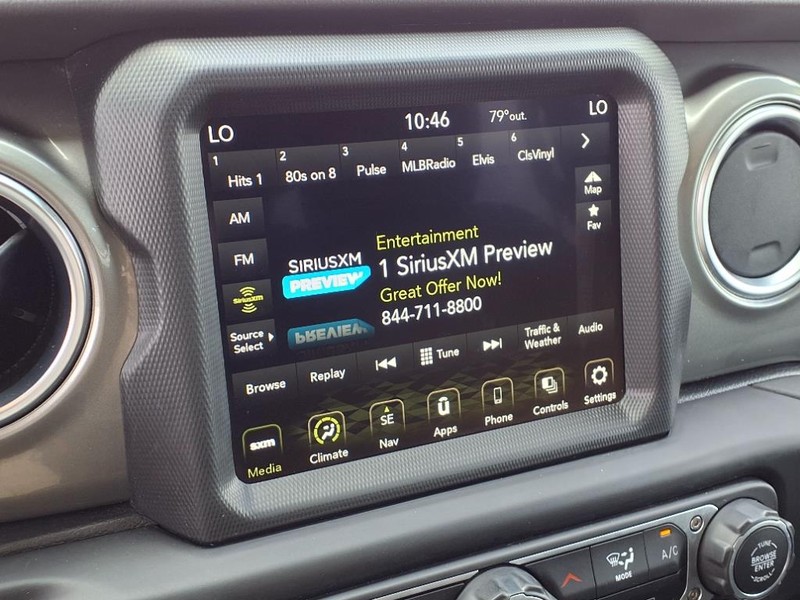 Jeep Wrangler Vehicle Full-screen Gallery Image 12