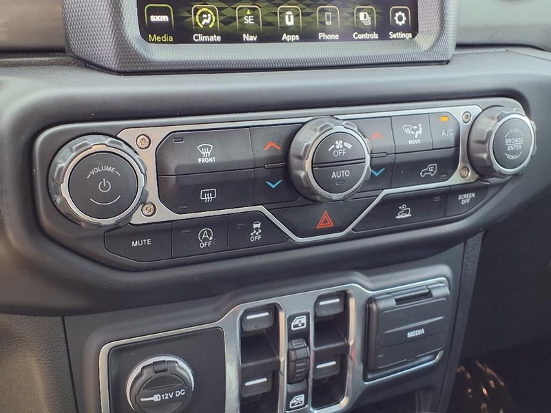 Jeep Wrangler Vehicle Full-screen Gallery Image 14