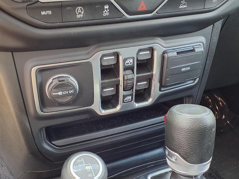 Jeep Wrangler Vehicle Full-screen Gallery Image 15