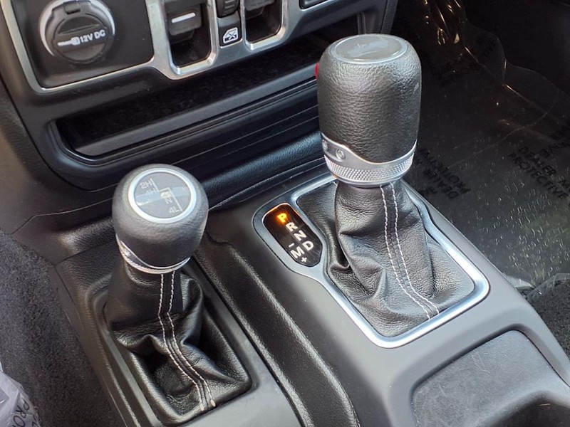 Jeep Wrangler Vehicle Full-screen Gallery Image 16