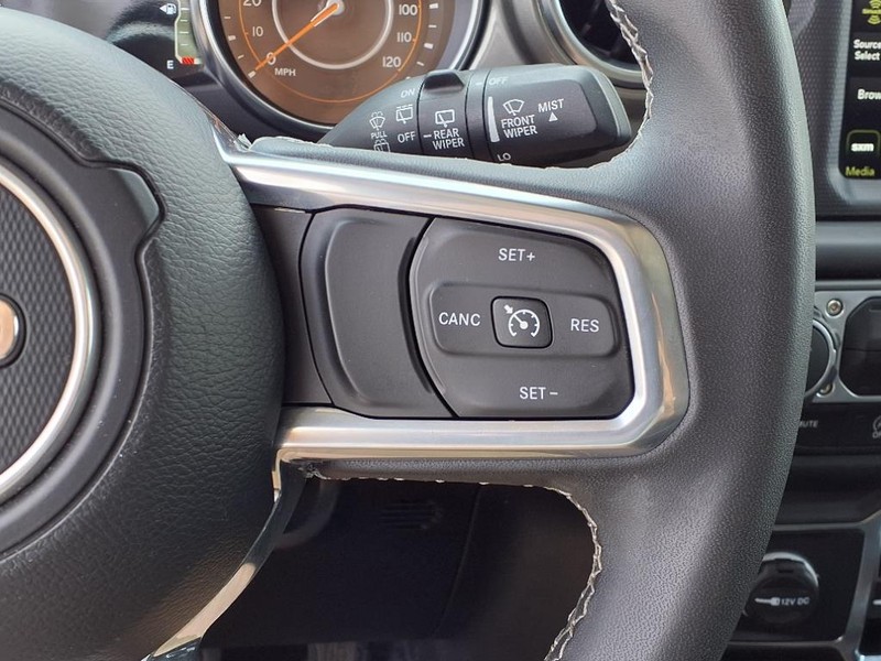 Jeep Wrangler Vehicle Full-screen Gallery Image 18