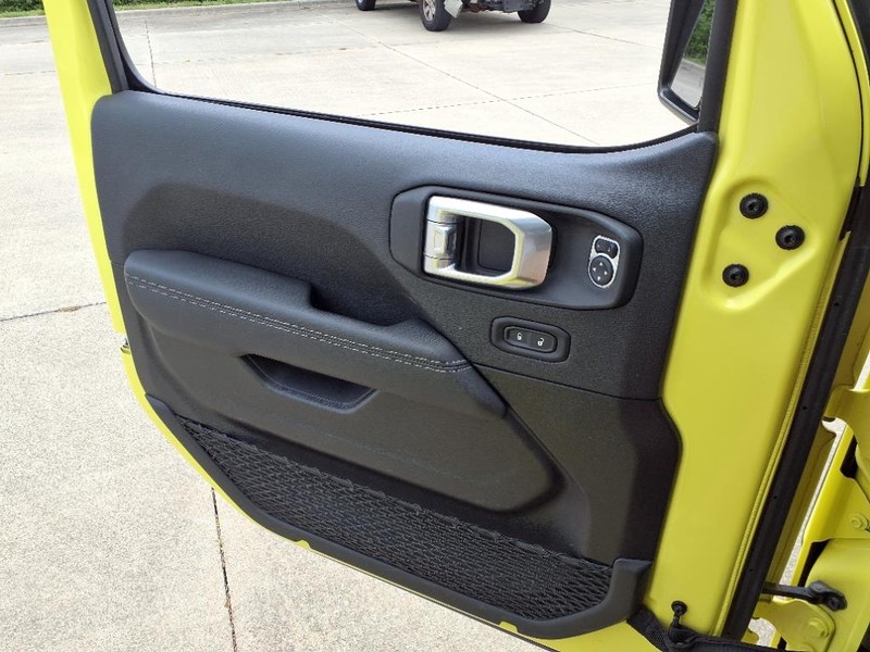 Jeep Wrangler Vehicle Full-screen Gallery Image 20