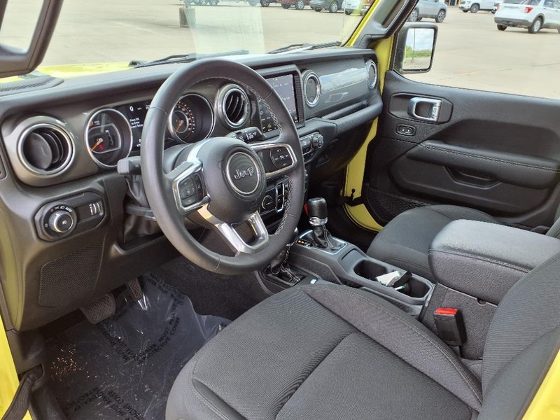 Jeep Wrangler Vehicle Full-screen Gallery Image 21