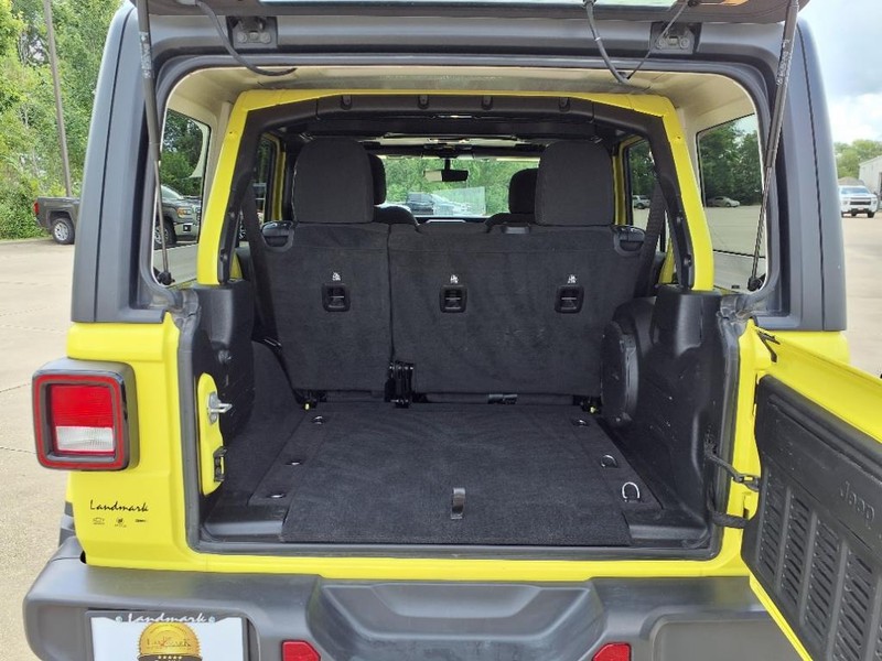 Jeep Wrangler Vehicle Full-screen Gallery Image 23