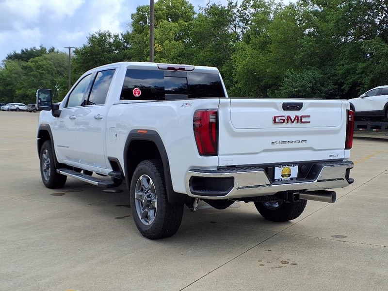 GMC Sierra 2500HD Vehicle Full-screen Gallery Image 3