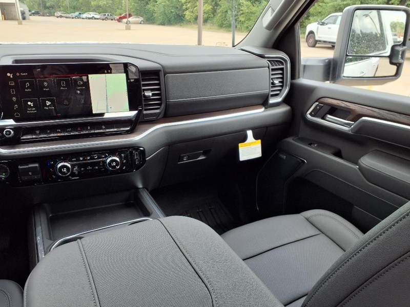 GMC Sierra 2500HD Vehicle Full-screen Gallery Image 6