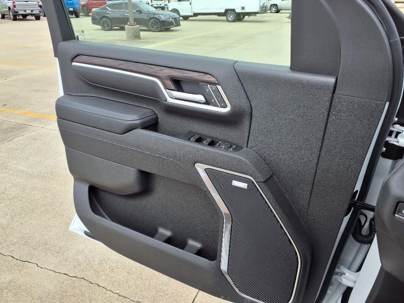 GMC Sierra 2500HD Vehicle Full-screen Gallery Image 15