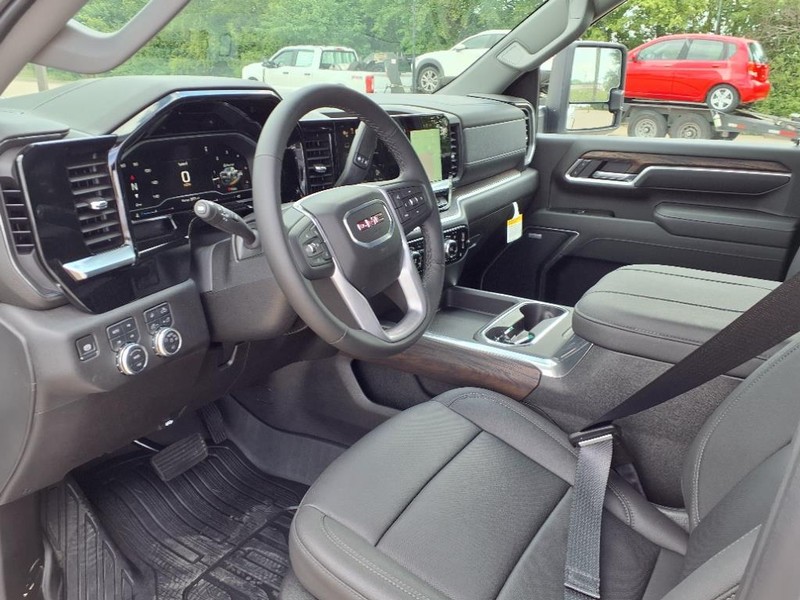 GMC Sierra 2500HD Vehicle Full-screen Gallery Image 16