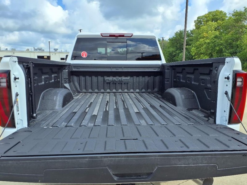 GMC Sierra 2500HD Vehicle Full-screen Gallery Image 18