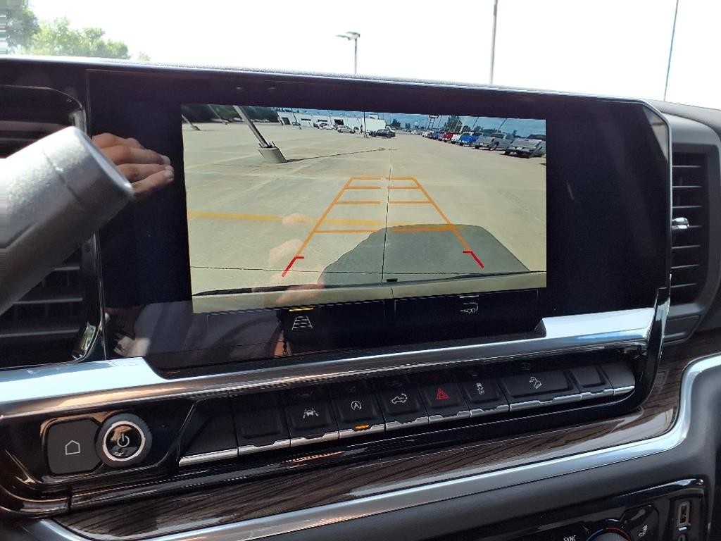 Chevrolet Silverado 1500 Vehicle Full-screen Gallery Image 9