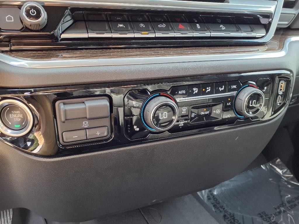 Chevrolet Silverado 1500 Vehicle Full-screen Gallery Image 10