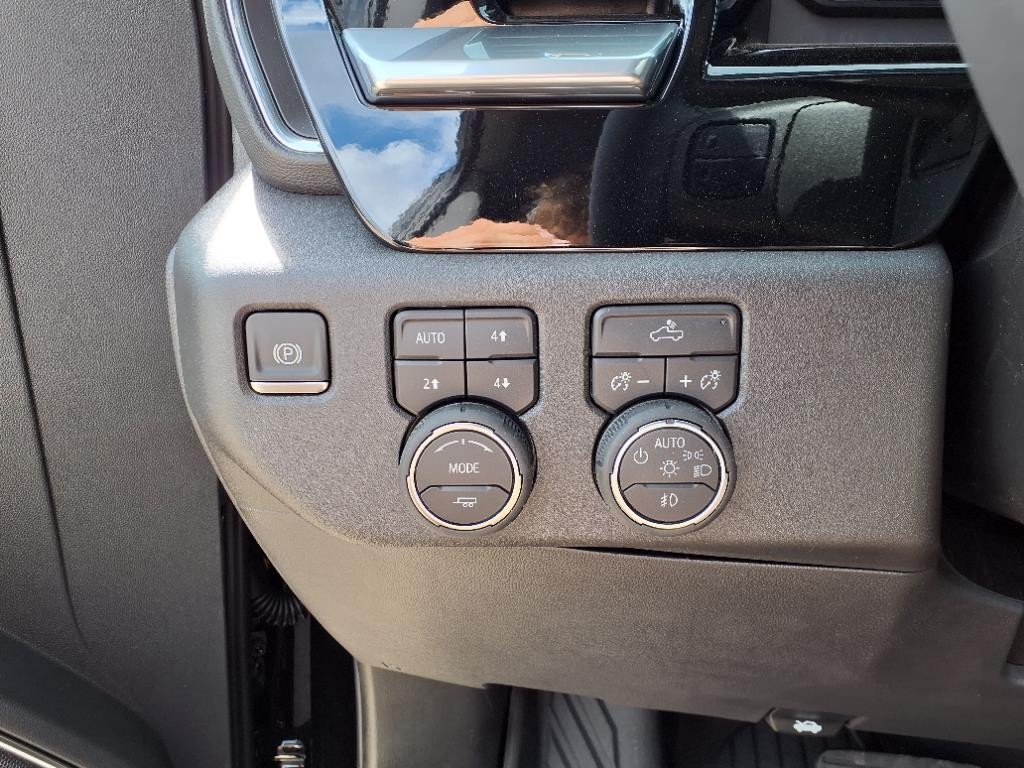 Chevrolet Silverado 1500 Vehicle Full-screen Gallery Image 14