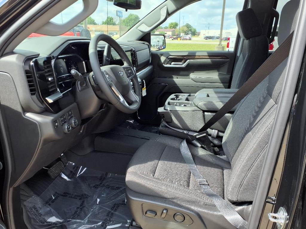 Chevrolet Silverado 1500 Vehicle Full-screen Gallery Image 16