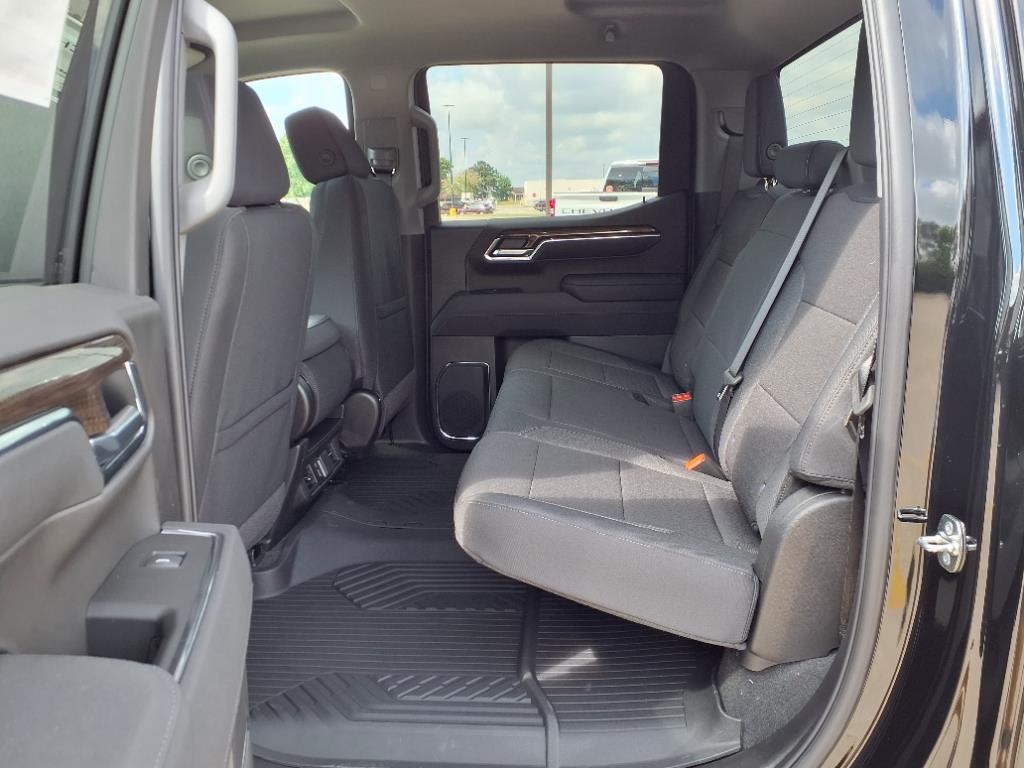 Chevrolet Silverado 1500 Vehicle Full-screen Gallery Image 17