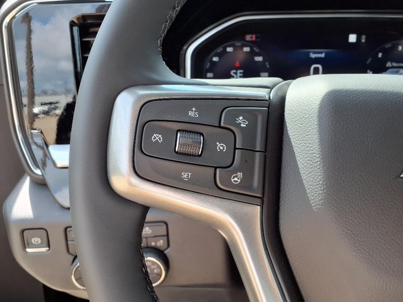 Chevrolet Silverado 1500 Vehicle Full-screen Gallery Image 11