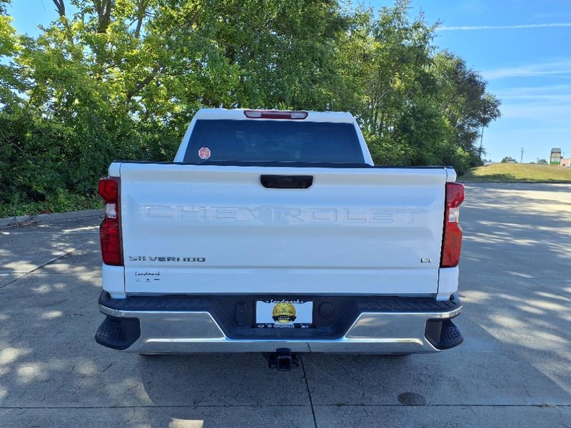 Chevrolet Silverado 1500 Vehicle Full-screen Gallery Image 23