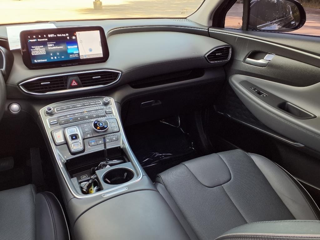 Hyundai Santa Fe Vehicle Full-screen Gallery Image 10