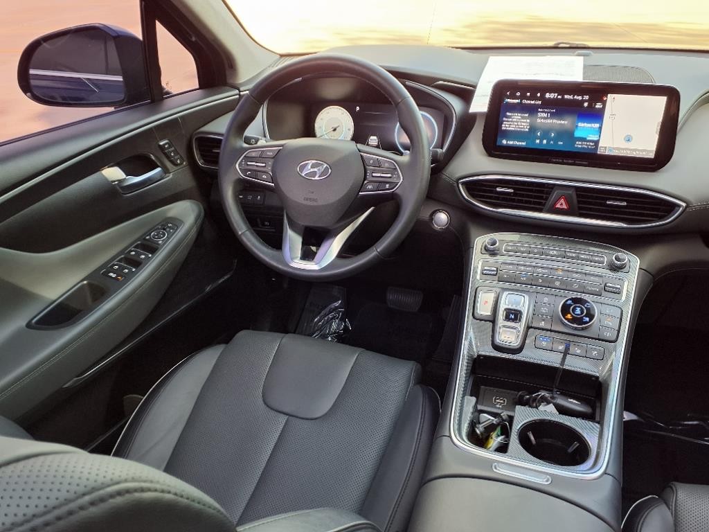 Hyundai Santa Fe Vehicle Full-screen Gallery Image 11