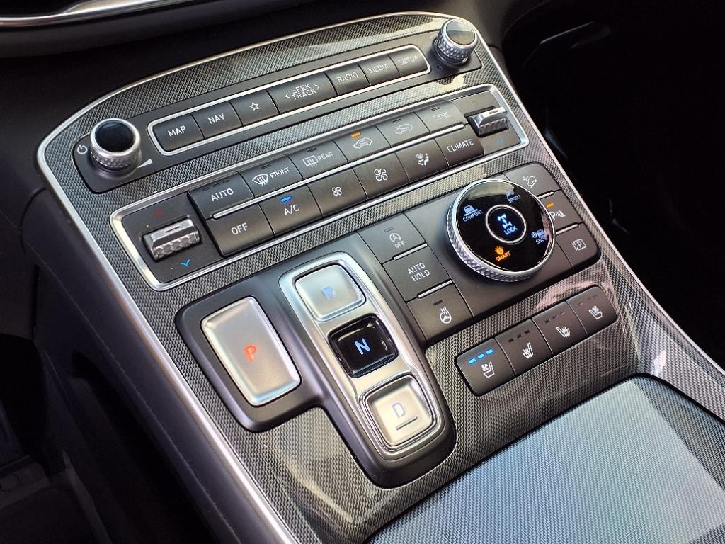 Hyundai Santa Fe Vehicle Full-screen Gallery Image 14