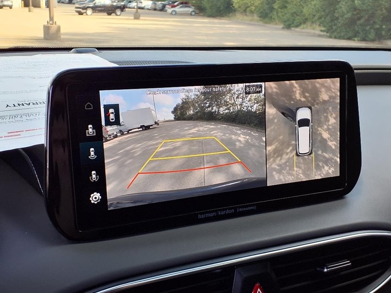 Hyundai Santa Fe Vehicle Full-screen Gallery Image 13