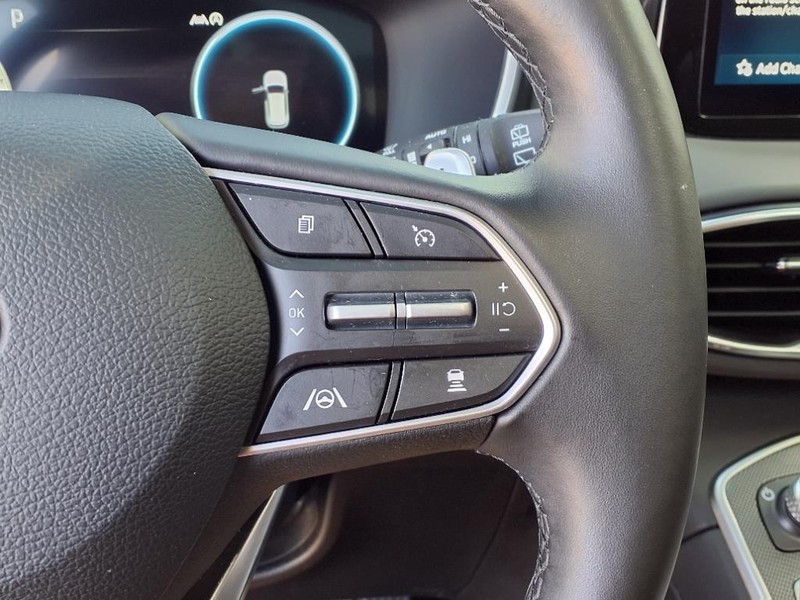 Hyundai Santa Fe Vehicle Full-screen Gallery Image 16