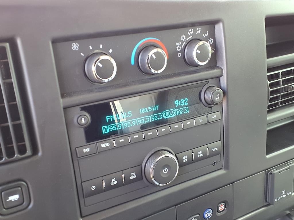 Chevrolet Express Vehicle Full-screen Gallery Image 5