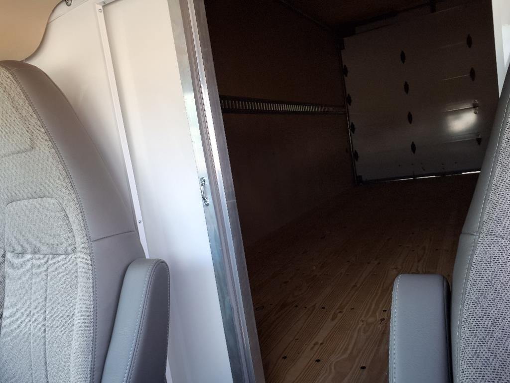 Chevrolet Express Vehicle Full-screen Gallery Image 11